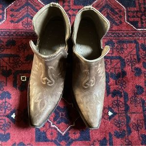 Ariat Dixon 8.5 distressed brown leather cowgirl bootie
